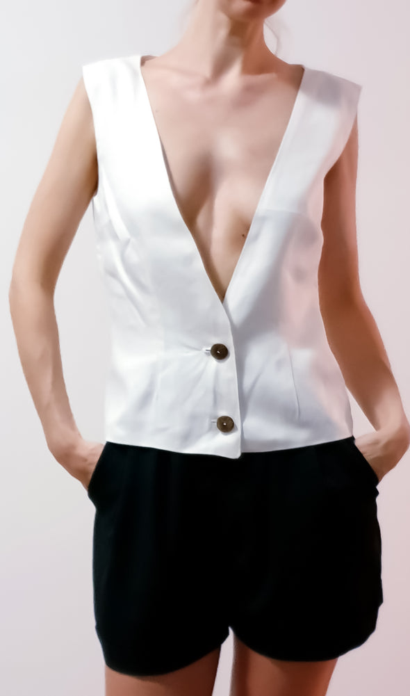 Plastic-free Hemp and Tencel Vest with natural corozo buttons