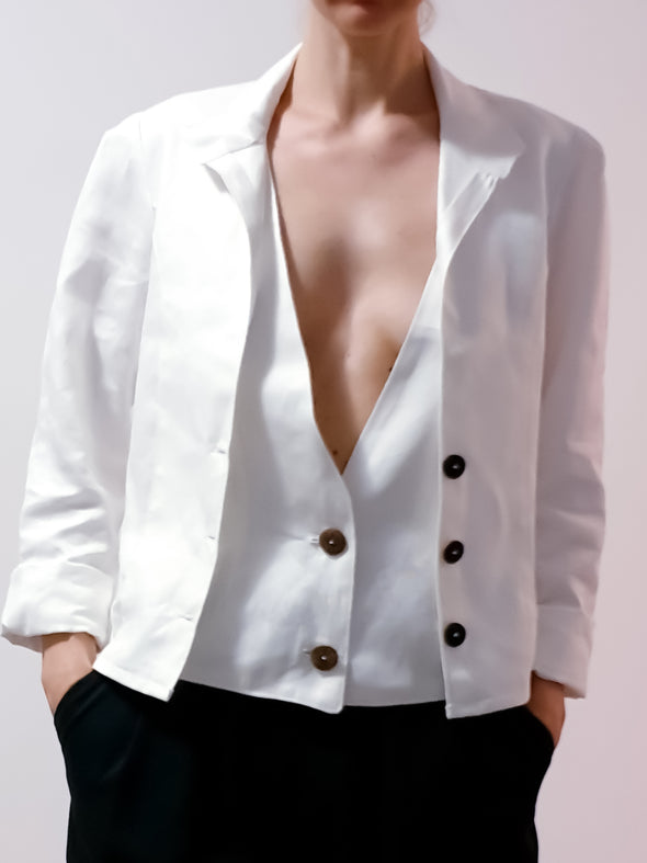 Plastic-free Hemp and Tencel Blazer with natural corozo buttons
